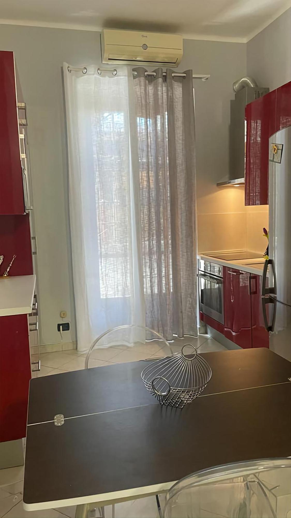 Casa Foscolo 16 *